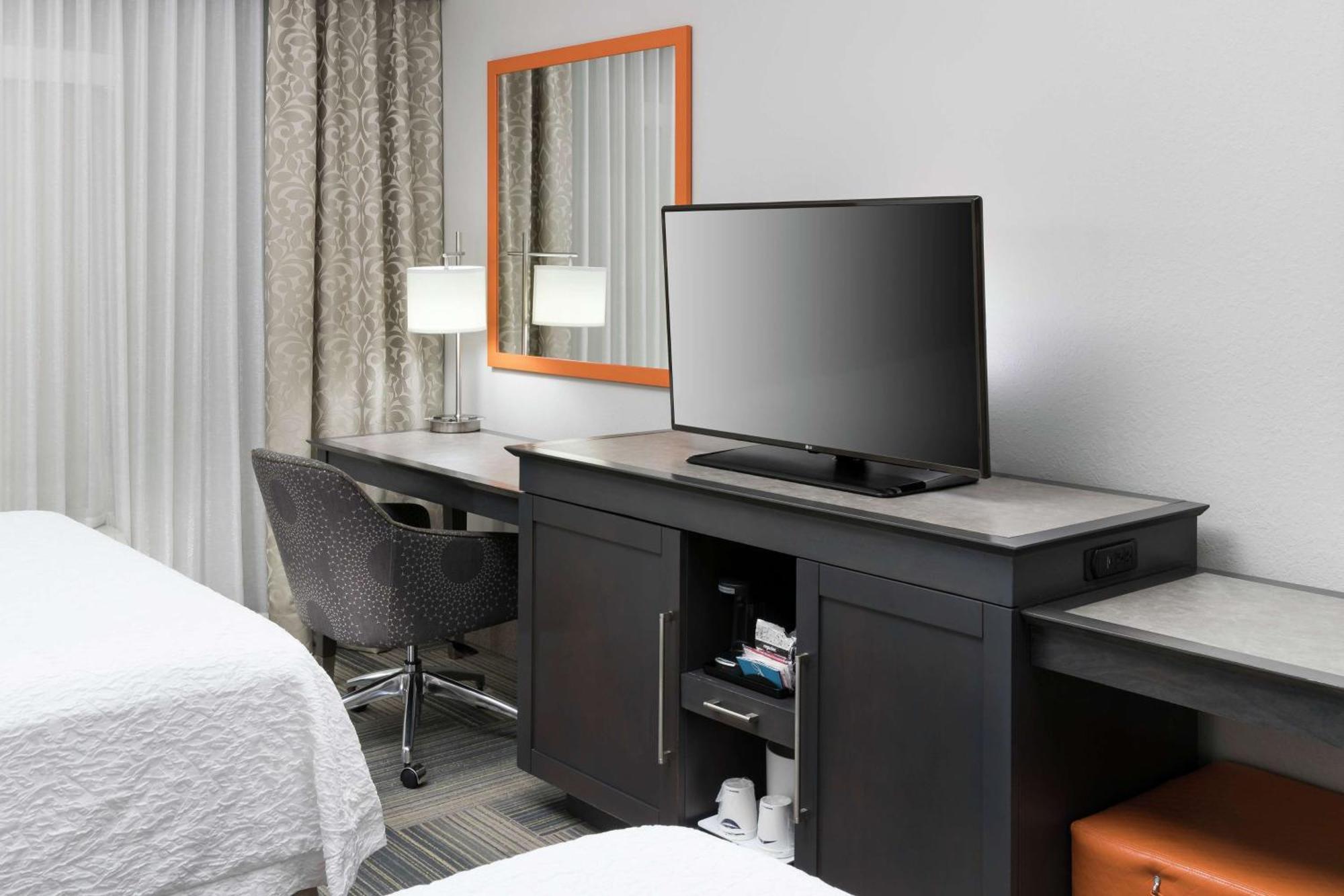 Hampton Inn & Suites By Hilton Atlanta Perimeter Данвуди Экстерьер фото