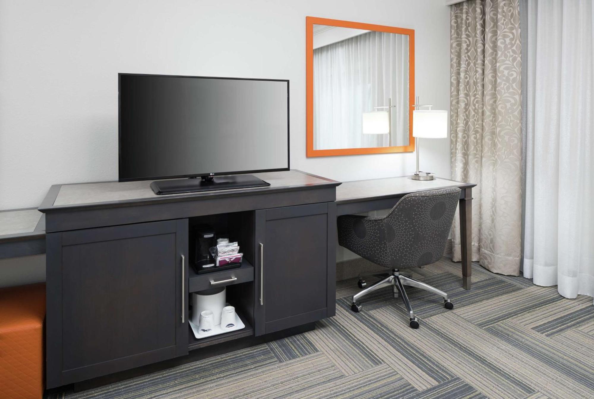 Hampton Inn & Suites By Hilton Atlanta Perimeter Данвуди Экстерьер фото