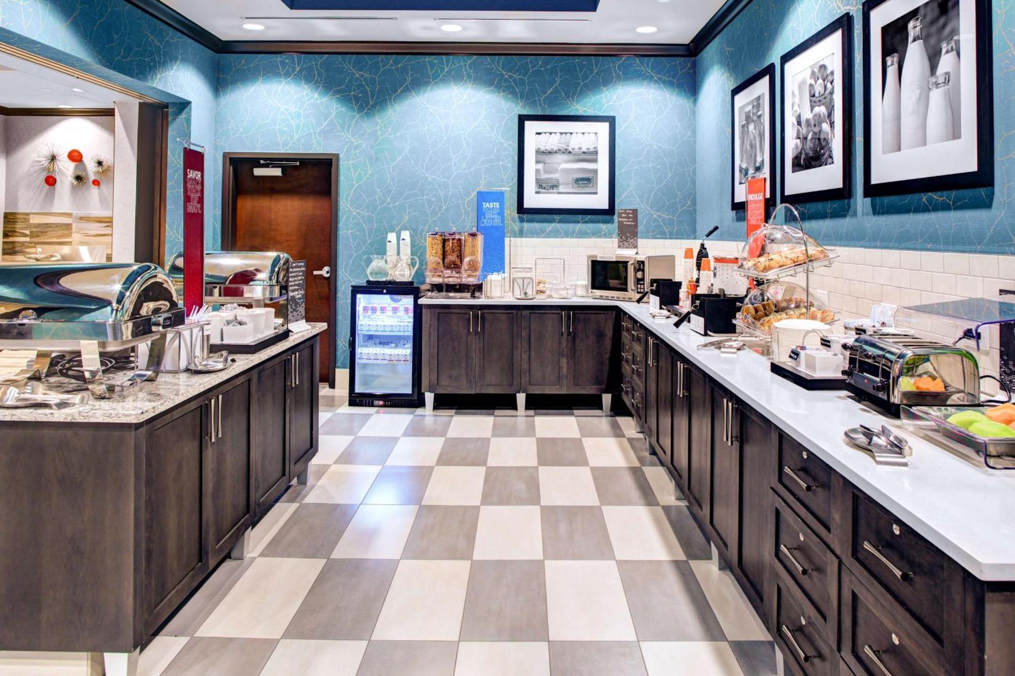 Hampton Inn & Suites By Hilton Atlanta Perimeter Данвуди Экстерьер фото